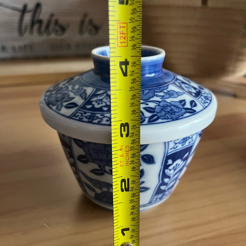Beautiful Japanese Porcelain - Picture 4 of 8